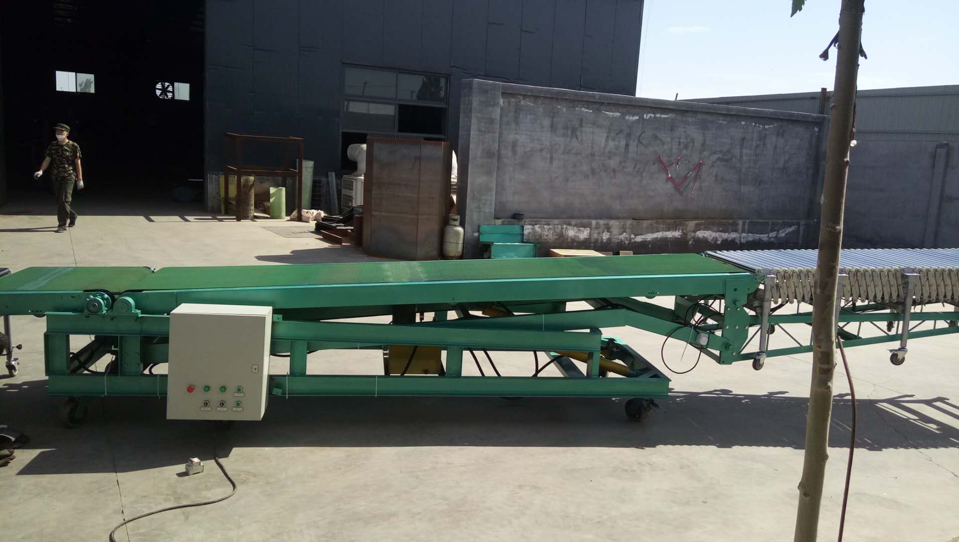 裝卸貨輸送機(jī)